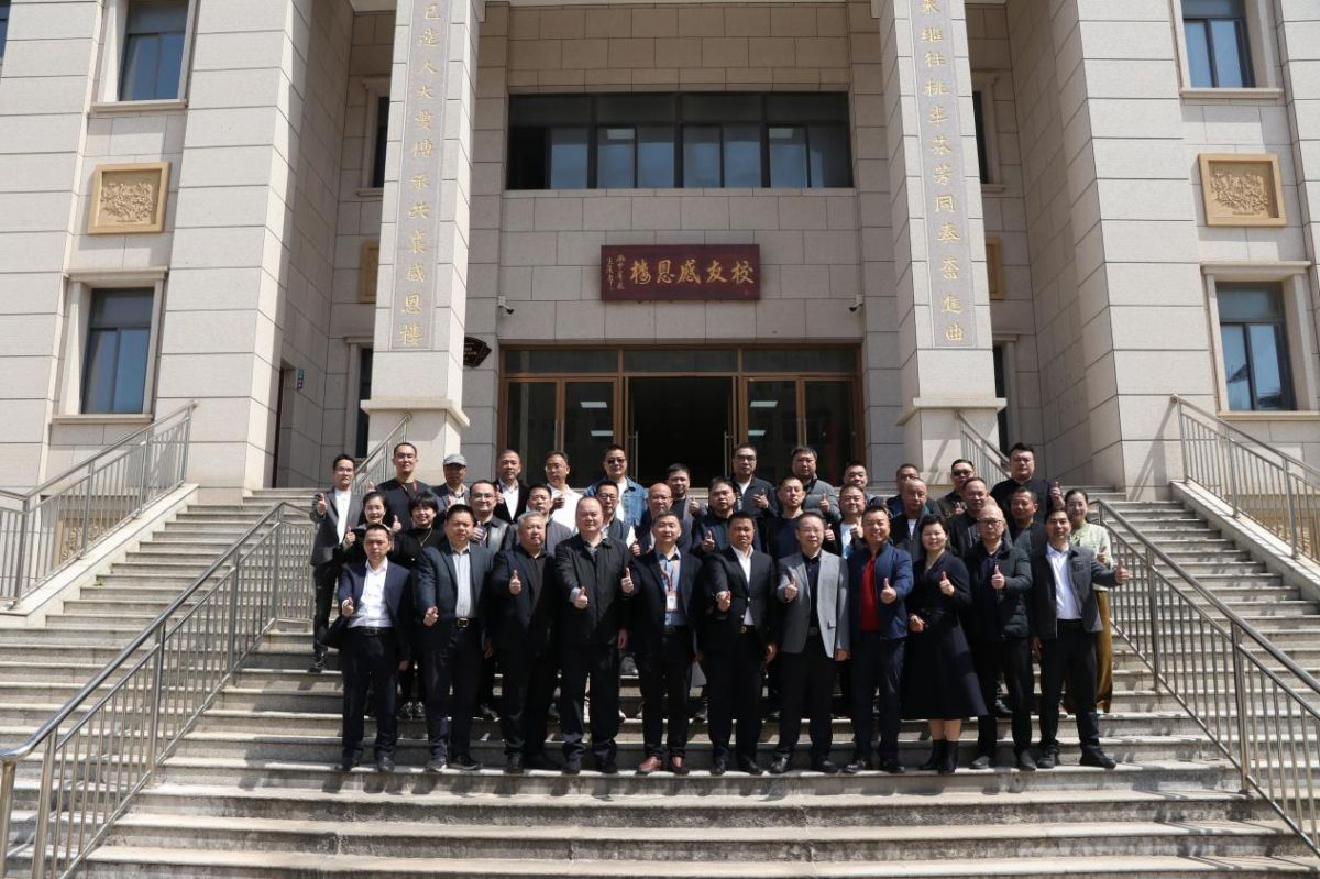缅怀校主传薪火 同心聚力启新程 ——惠安开成职校举行祭奠校主仪式暨40周年校庆筹备工作校友座谈会(图3)