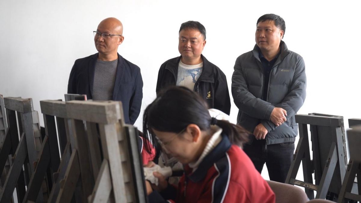 缅怀校主传薪火 同心聚力启新程 ——惠安开成职校举行祭奠校主仪式暨40周年校庆筹备工作校友座谈会(图2)