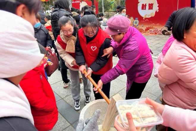 浙江嵊泗：新春游园暖人心“香溢”志愿传温情(图1)