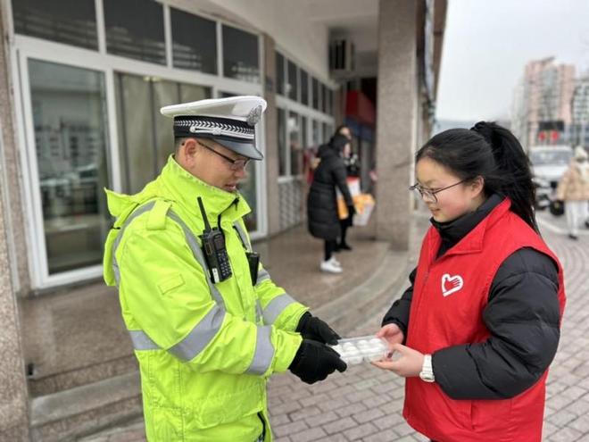 浙江嵊泗：新春游园暖人心“香溢”志愿传温情(图3)
