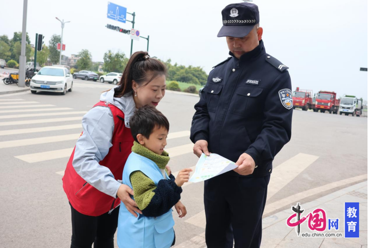 承一曼风骨传雷锋精神宜宾一曼幼儿园党支部志愿先锋在行动(图2)